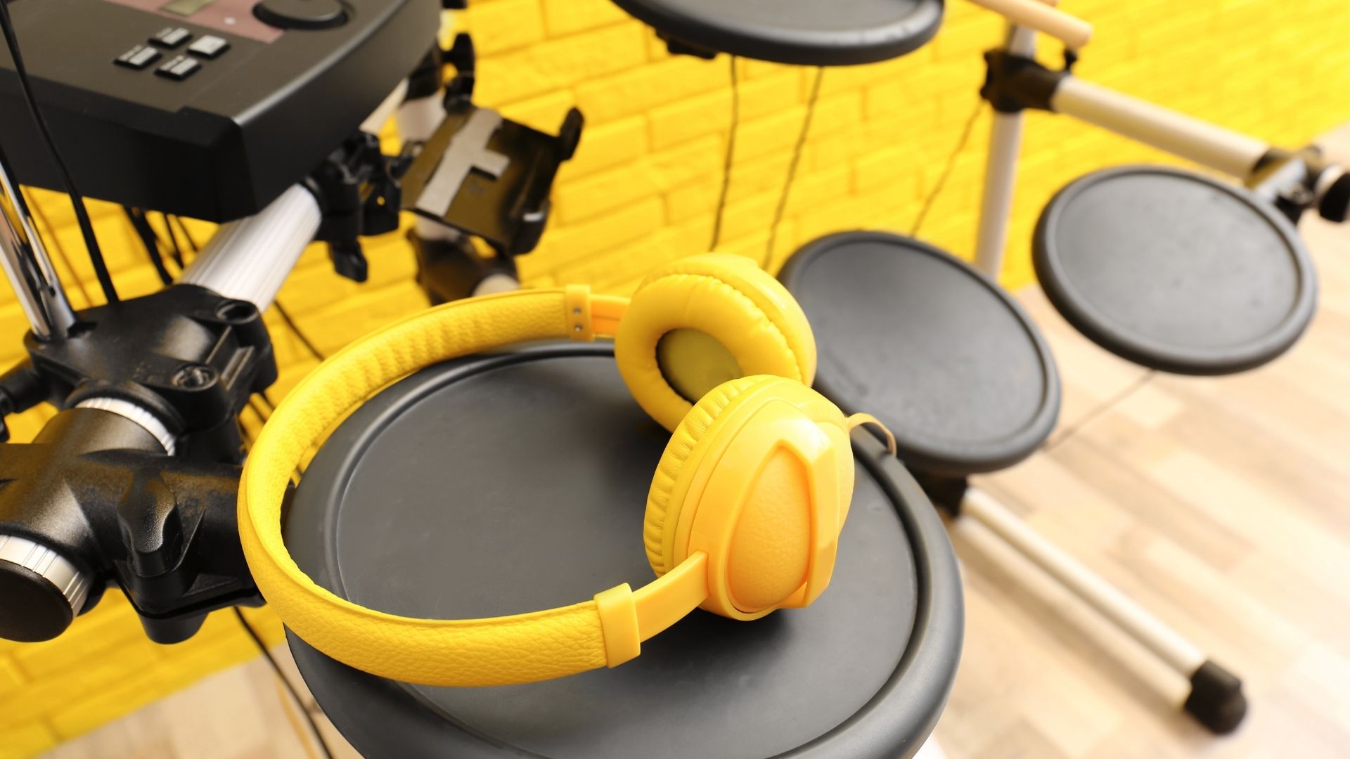 drum_free_0310headphone.jpg